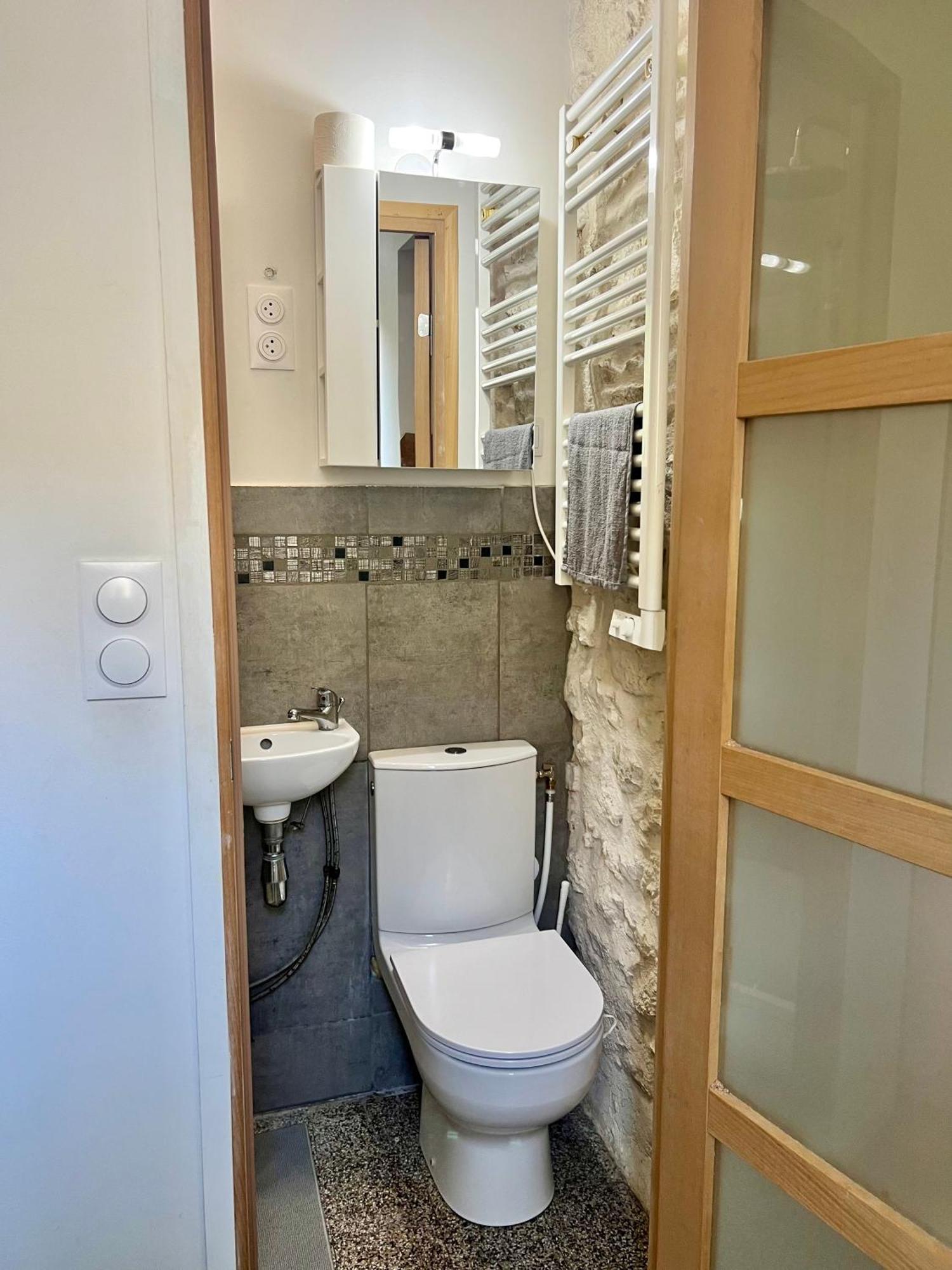 Cosy Et Fonctionnel En Centre Ville, Clinique Et Tram A 5mn, Situation Ideale ! Appartement *